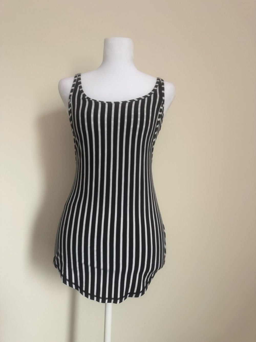 lululemon athletica Black and White Vita racer back tank women’s